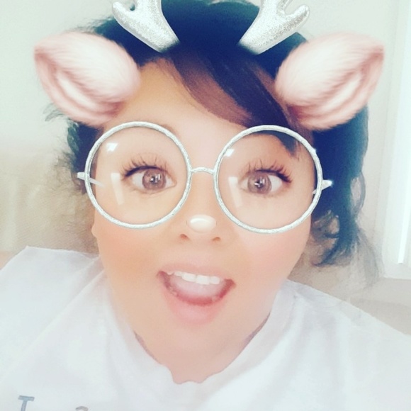 Hello, welcome to my closet!!! - Picture 4 of 7